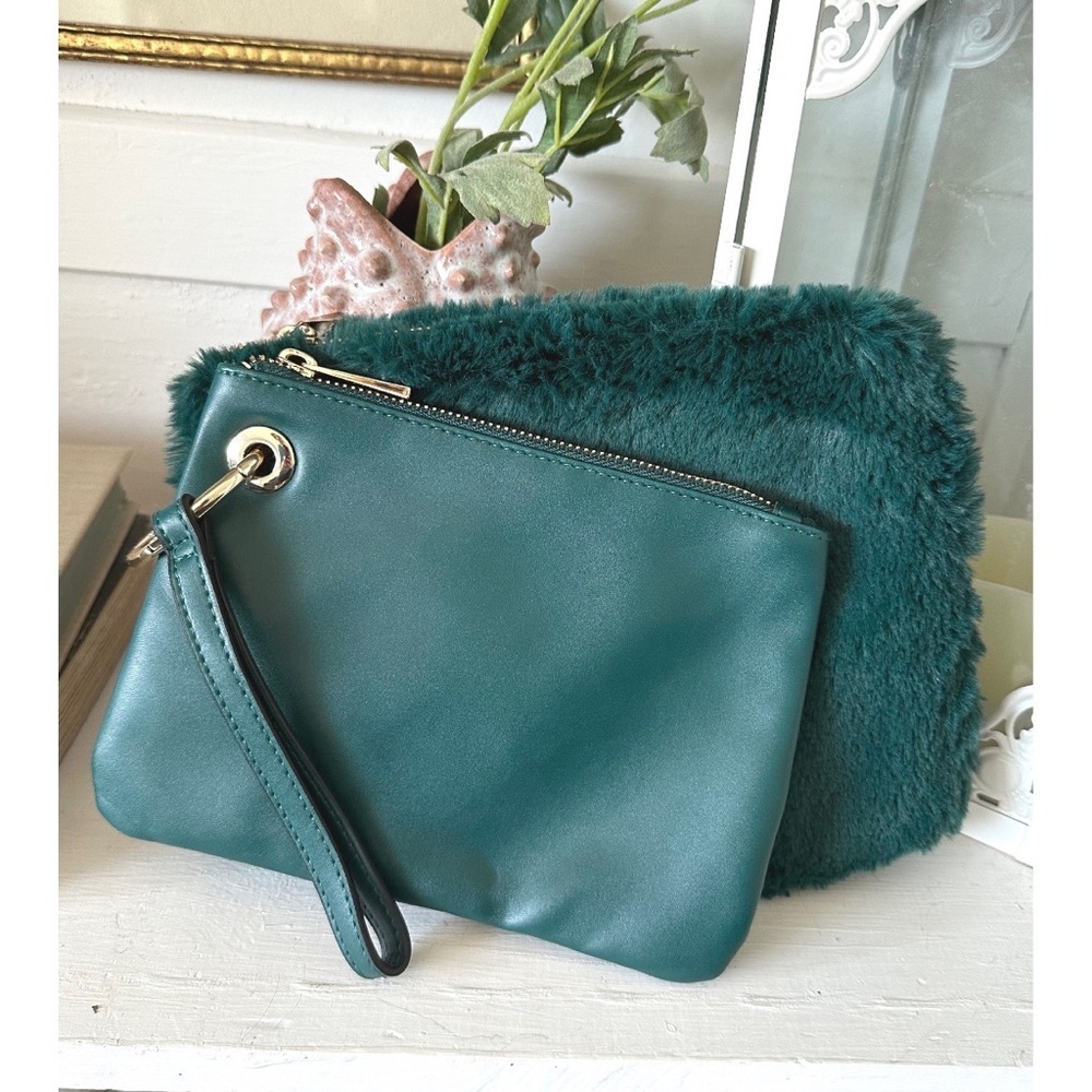 Universal Thread Set of 2 clutches